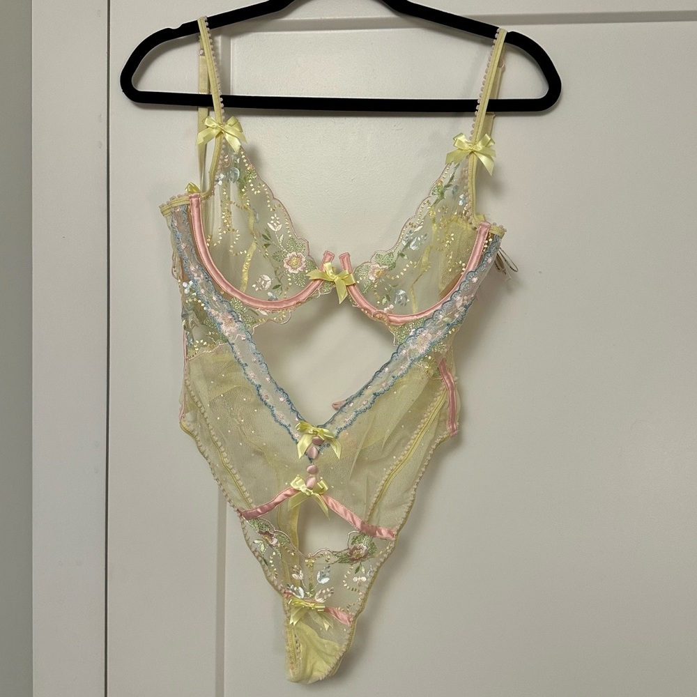 FOR LOVE & LEMONS YELLOW TEDDY TOP